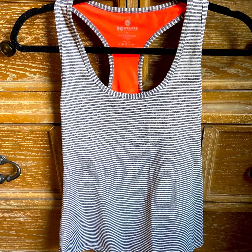 90 Degrees Stripe White and Gray Flowy Yoga Athletic Tank Size Medium